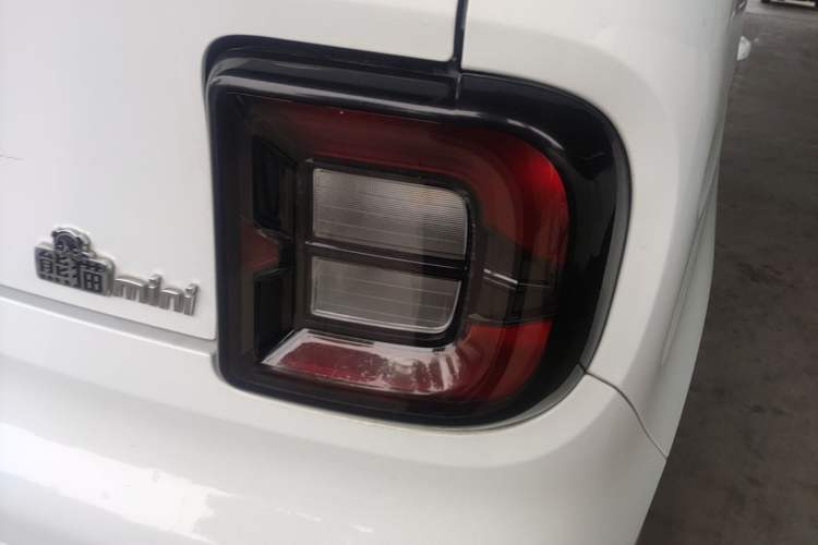 Used Geely Galaxy Panda 2023 Panda Mini 200km Endurance Bear Right Rear Taillight