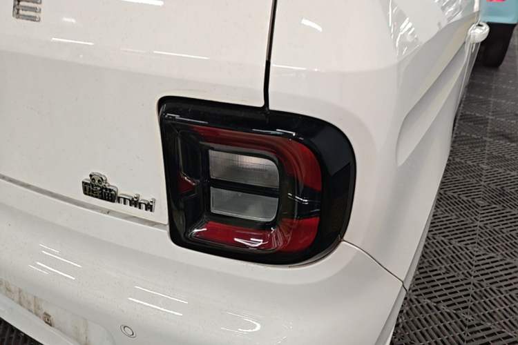 Used Geely Galaxy Panda 2023 Panda Mini 200km Endurance Bear Right Rear Taillight