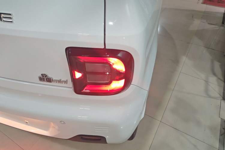 Used Geely Galaxy Panda 2023 Panda Mini 200km Endurance Bear Right Rear Taillight