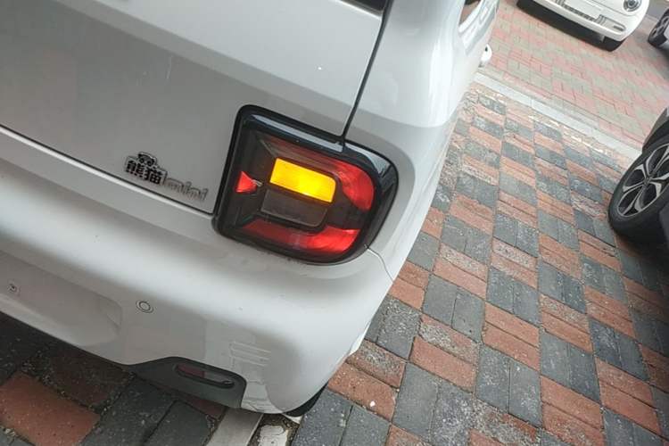 Used Geely Galaxy Panda 2023 Panda Mini 200km Endurance Bear Right Rear Taillight