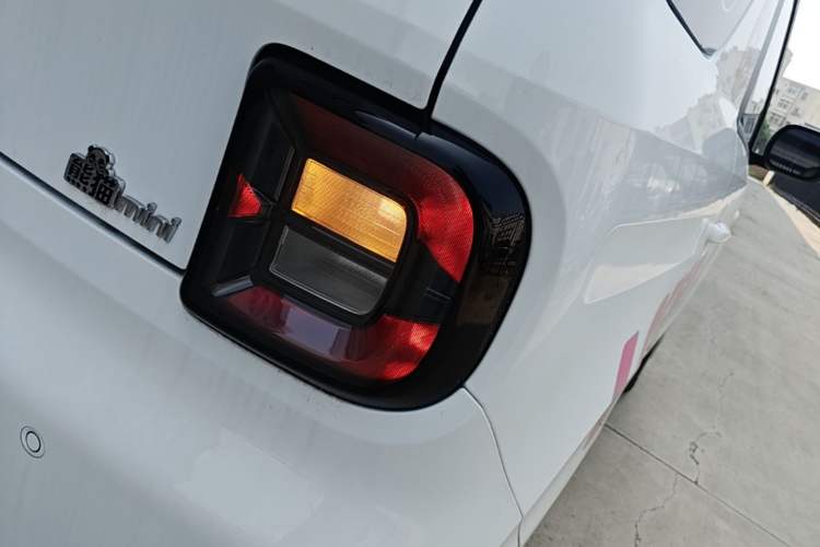 Used Geely Galaxy Panda 2023 Panda Mini 200km Endurance Bear Right Rear Taillight