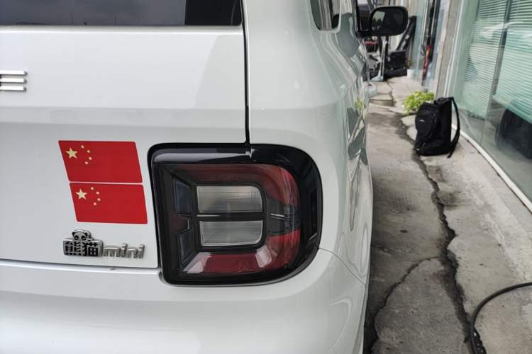 Used Geely Galaxy Panda 2023 Panda Mini 200km Endurance Bear Right Rear Taillight