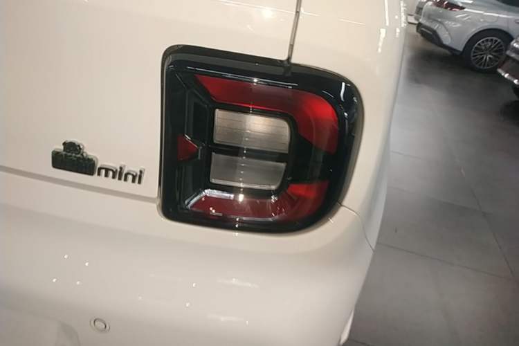 Used Geely Galaxy Panda 2023 Panda Mini 200km Endurance Bear Right Rear Taillight