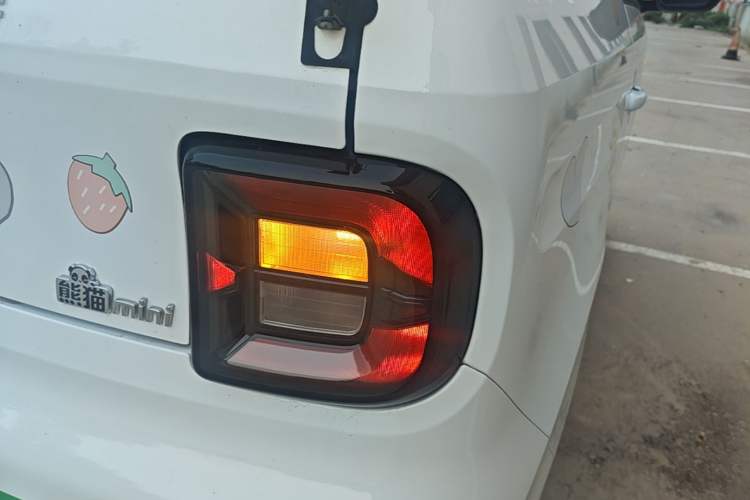 Used Geely Galaxy Panda 2023 Panda Mini 200km Endurance Bear Right Rear Taillight