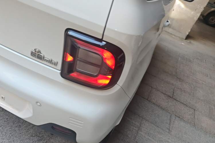 Used Geely Galaxy Panda 2023 Panda Mini 200km Endurance Bear Right Rear Taillight