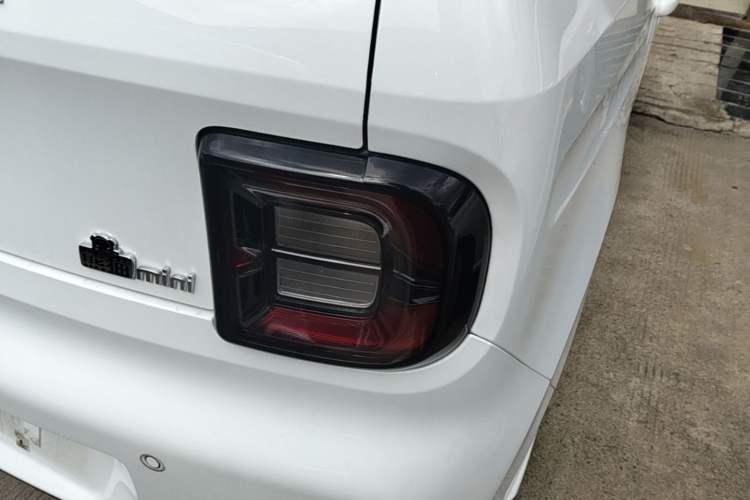 Used Geely Galaxy Panda 2023 Panda Mini 200km Endurance Bear Right Rear Taillight