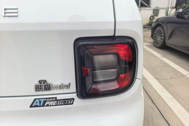 Used Geely Galaxy Panda 2023 Panda Mini 200km Endurance Bear Right Rear Taillight
