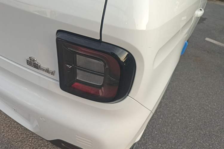 Used Geely Galaxy Panda 2023 Panda Mini 200km Endurance Bear Right Rear Taillight