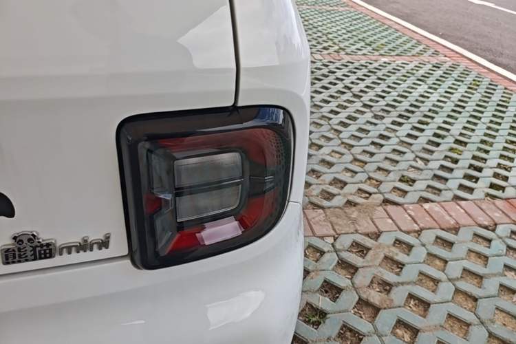 Used Geely Galaxy Panda 2023 Panda Mini 200km Endurance Bear Right Rear Taillight