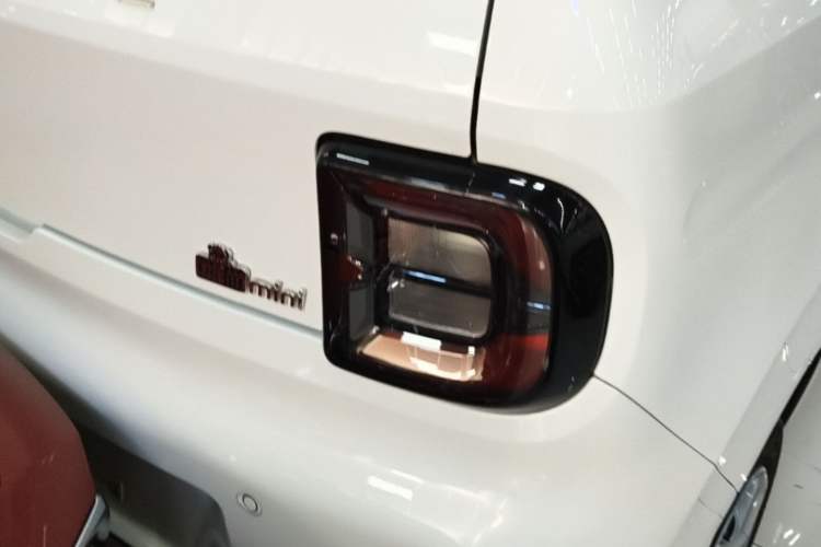 Used Geely Galaxy Panda 2023 Panda Mini 200km Endurance Bear Right Rear Taillight