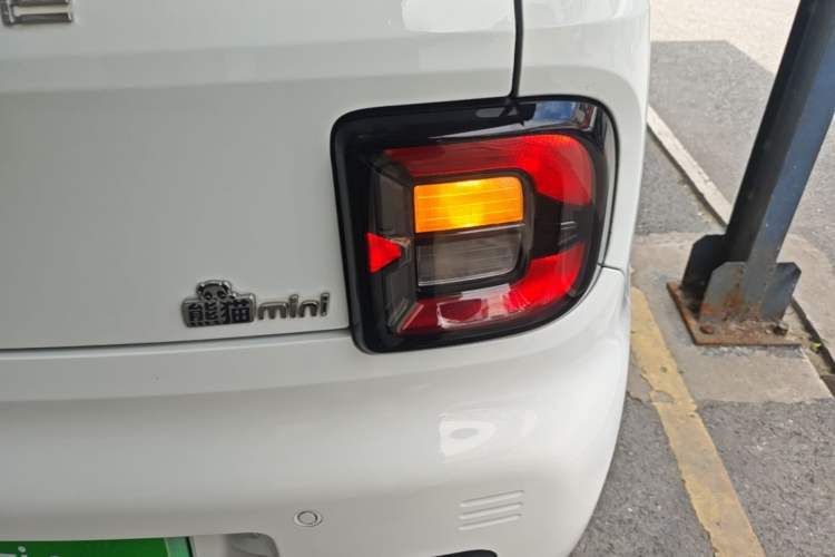 Used Geely Galaxy Panda 2023 Panda Mini 200km Endurance Bear Right Rear Taillight