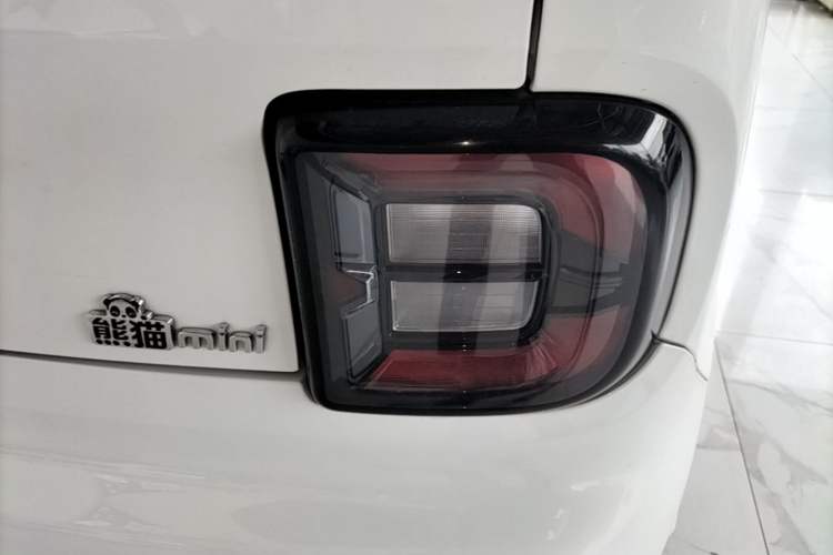 Used Geely Galaxy Panda 2023 Panda Mini 200km Endurance Bear Right Rear Taillight