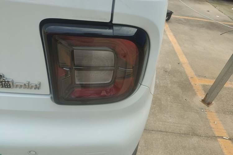 Used Geely Galaxy Panda 2023 Panda Mini 200km Endurance Bear Right Rear Taillight