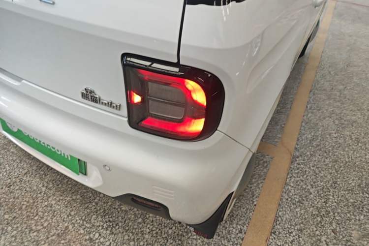 Used Geely Galaxy Panda 2023 Panda Mini 200km Endurance Bear Right Rear Taillight