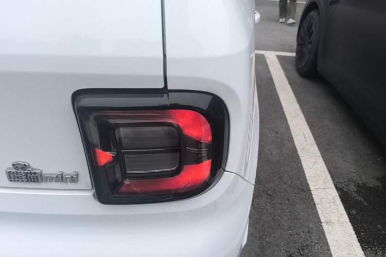 Used Geely Galaxy Panda 2023 Panda Mini 200km Endurance Bear Right Rear Taillight