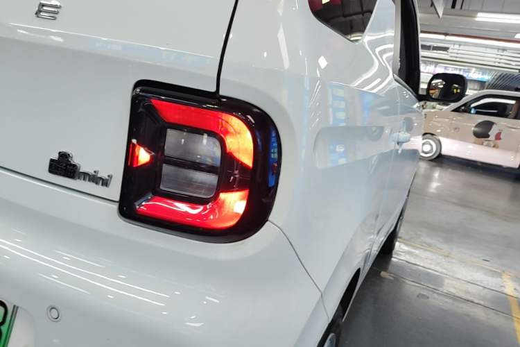 Used Geely Galaxy Panda 2023 Panda Mini 200km Endurance Bear Right Rear Taillight