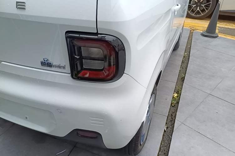 Used Geely Galaxy Panda 2023 Panda Mini 120km Super Cute Bear Right Rear Taillight