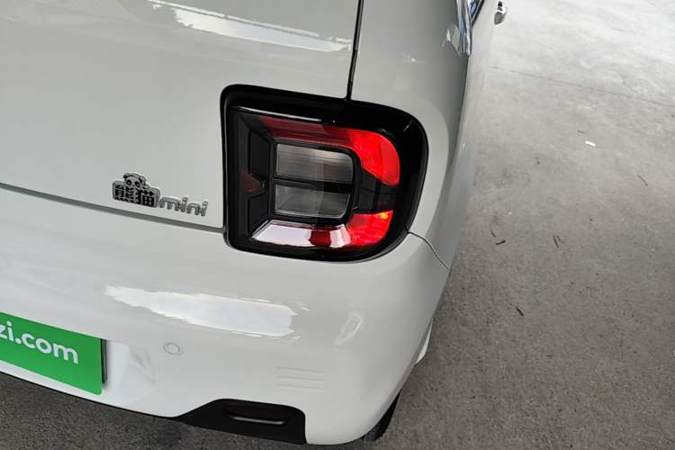 Used Geely Galaxy Panda 2023 Panda Mini 200km Endurance Bear Right Rear Taillight