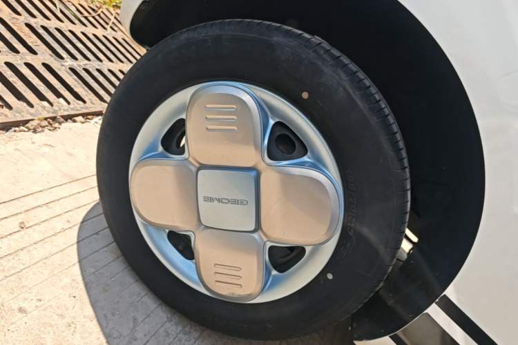 Used Geely Galaxy Panda 2023 Panda Mini 200km Endurance Bear Right Rear Wheel Hub