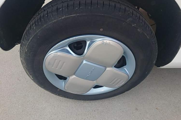 Used Geely Galaxy Panda 2023 Panda Mini 200km Endurance Bear Right Rear Wheel Hub