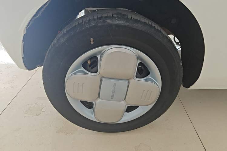 Used Geely Galaxy Panda 2023 Panda Mini 200km Endurance Bear Right Rear Wheel Hub