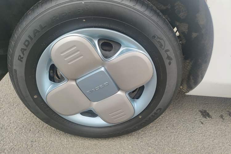 Used Geely Galaxy Panda 2023 Panda Mini 120km Super Cute Bear Right Rear Wheel Hub