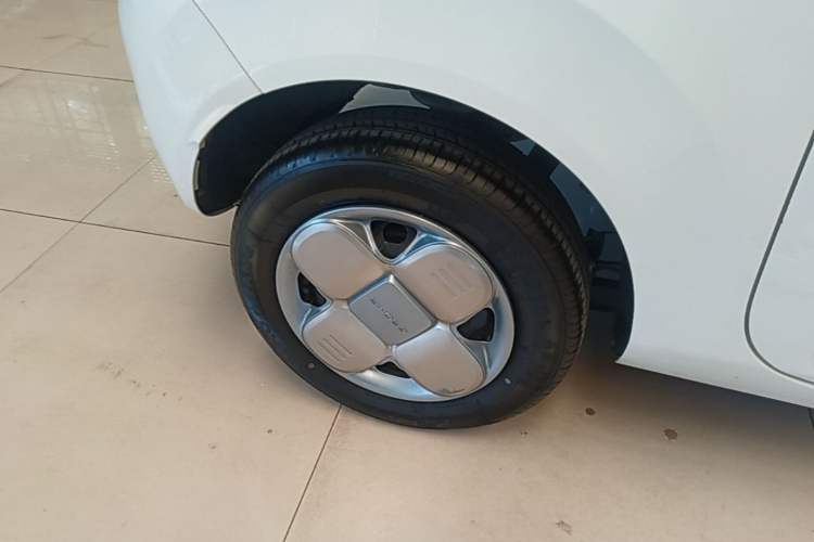 Used Geely Galaxy Panda 2023 Panda Mini 200km Endurance Bear Right Rear Wheel Hub