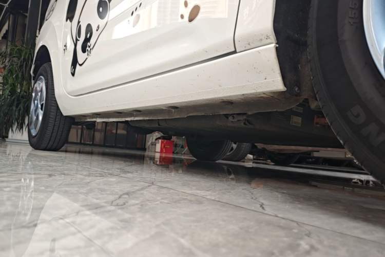 Used Geely Galaxy Panda 2023 Panda Mini 200km Endurance Bear Right Side Sill