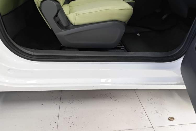 Used Geely Galaxy Panda 2023 Panda Mini 200km Dynamic Bear Right Side Sill