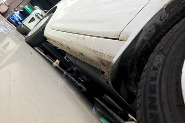 Used Geely Galaxy Panda 2023 Panda Mini 200km Endurance Bear Right Side Sill