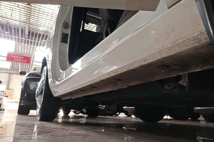Used Geely Galaxy Panda 2023 Panda Mini 200km Dynamic Bear Right Side Sill