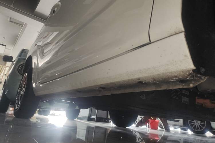 Used Geely Galaxy Panda 2023 Panda Mini 200km Endurance Bear Right Side Sill