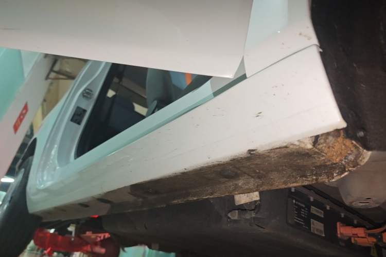 Used Geely Galaxy Panda 2023 Panda Mini 200km Endurance Bear Right Side Sill