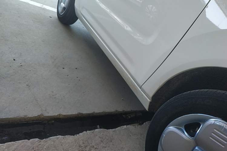 Used Geely Galaxy Panda 2023 Panda Mini 200km Endurance Bear Right Side Sill