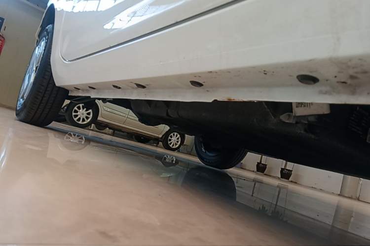 Used Geely Galaxy Panda 2023 Panda Mini 200km Endurance Bear Right Side Sill