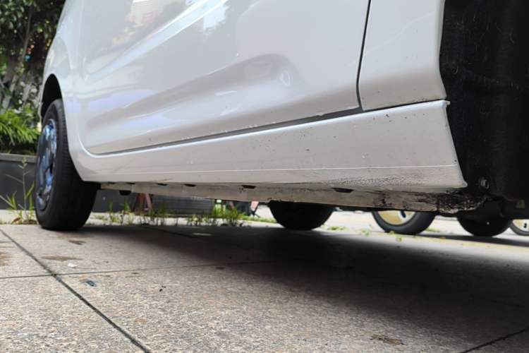 Used Geely Galaxy Panda 2023 Panda Mini 200km Endurance Bear Right Side Sill