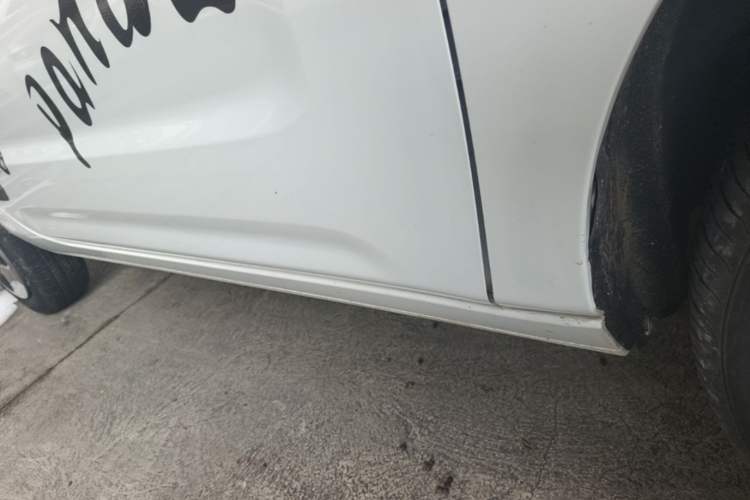 Used Geely Galaxy Panda 2023 Panda Mini 200km Dynamic Bear Right Side Sill