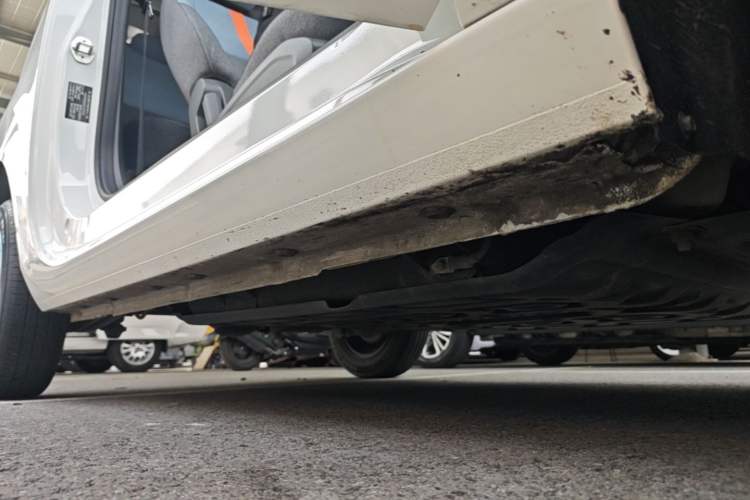 Used Geely Galaxy Panda 2023 Panda Mini 200km Endurance Bear Right Side Sill