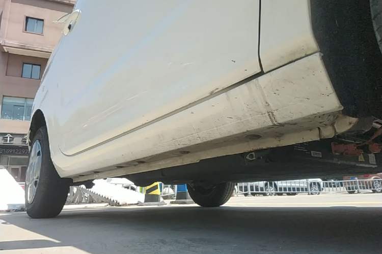 Used Geely Galaxy Panda 2023 Panda Mini 200km Endurance Bear Right Side Sill