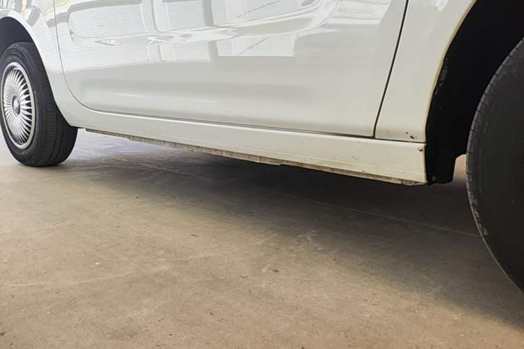 Used Geely Galaxy Panda 2023 Panda Mini 200km Endurance Bear Right Side Sill