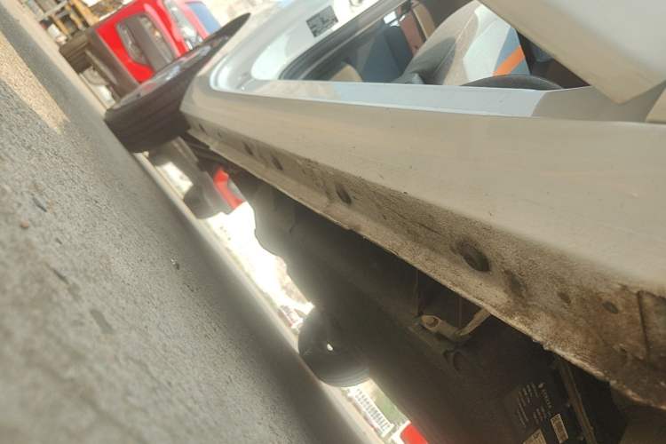 Used Geely Galaxy Panda 2023 Panda Mini 200km Endurance Bear Right Side Sill