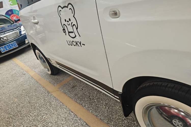 Used Geely Galaxy Panda 2023 Panda Mini 200km Endurance Bear Right Side Sill