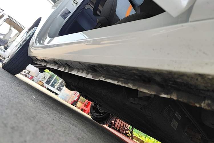 Used Geely Galaxy Panda 2023 Panda Mini 200km Endurance Bear Right Side Sill