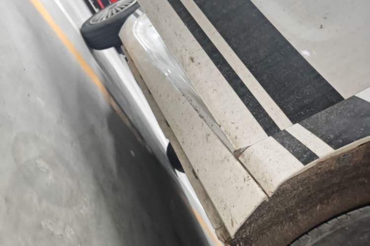 Used Geely Galaxy Panda 2023 Panda Mini 200km Endurance Bear Right Side Sill