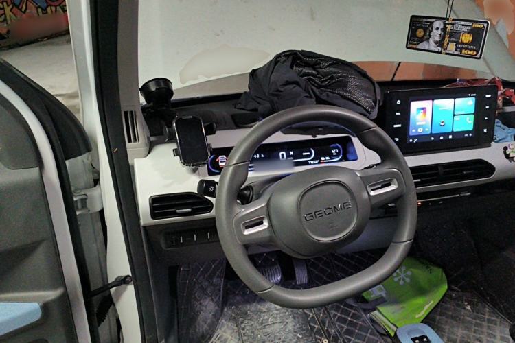 Used Geely Galaxy Panda 2023 Panda Mini 200km Endurance Bear Steering Wheel