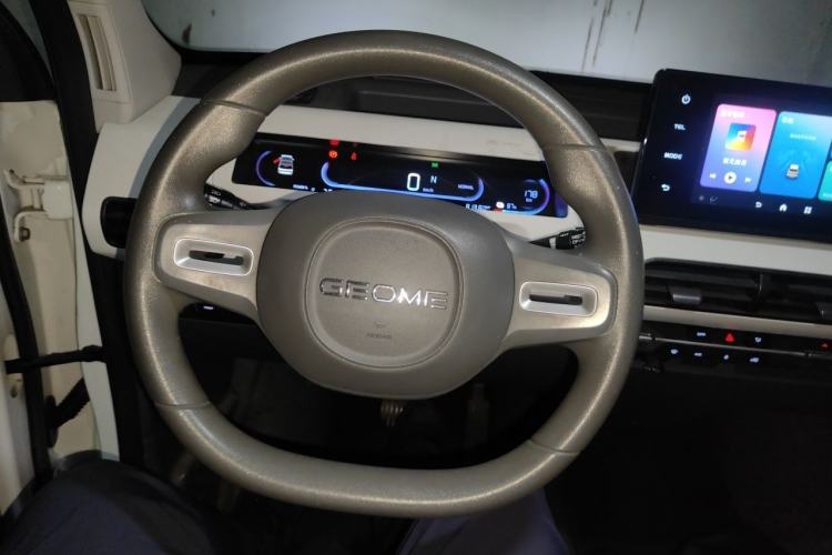 Used Geely Galaxy Panda 2023 Panda Mini 200km Endurance Bear Steering Wheel