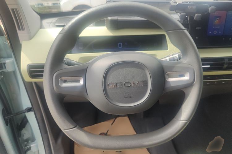 Used Geely Galaxy Panda 2023 Panda Mini 200km Endurance Bear Steering Wheel