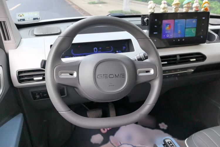 Used Geely Galaxy Panda 2023 Panda Mini 120km Super Cute Bear Steering Wheel