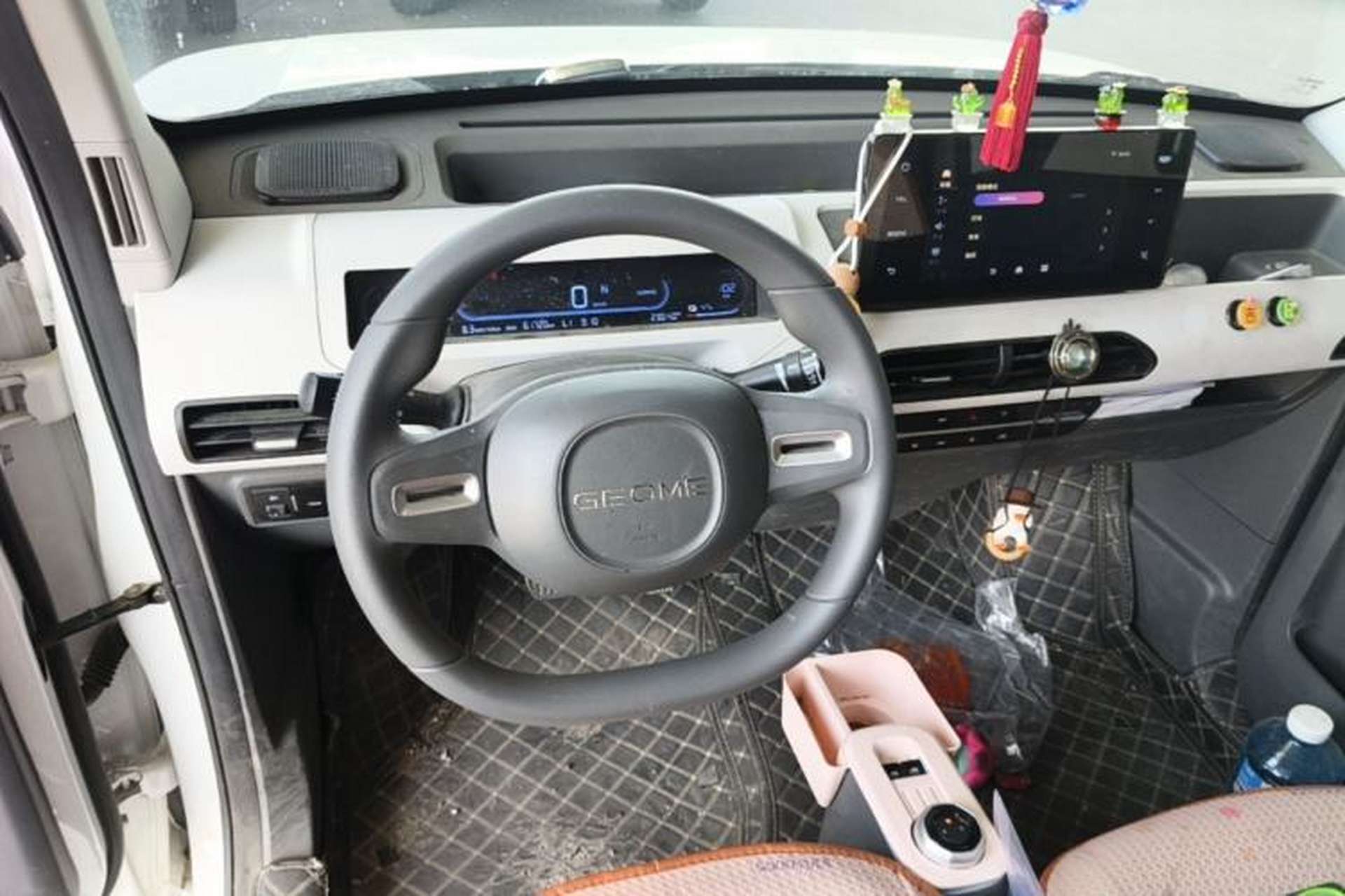 Used Geely Galaxy Panda 2023 Panda Mini 200km Endurance Bear Steering Wheel