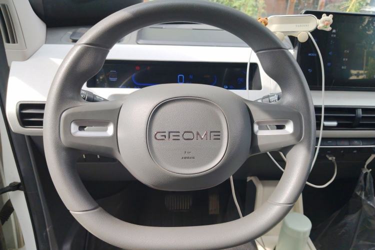 Used Geely Galaxy Panda 2023 Panda Mini 200km Endurance Bear Steering Wheel
